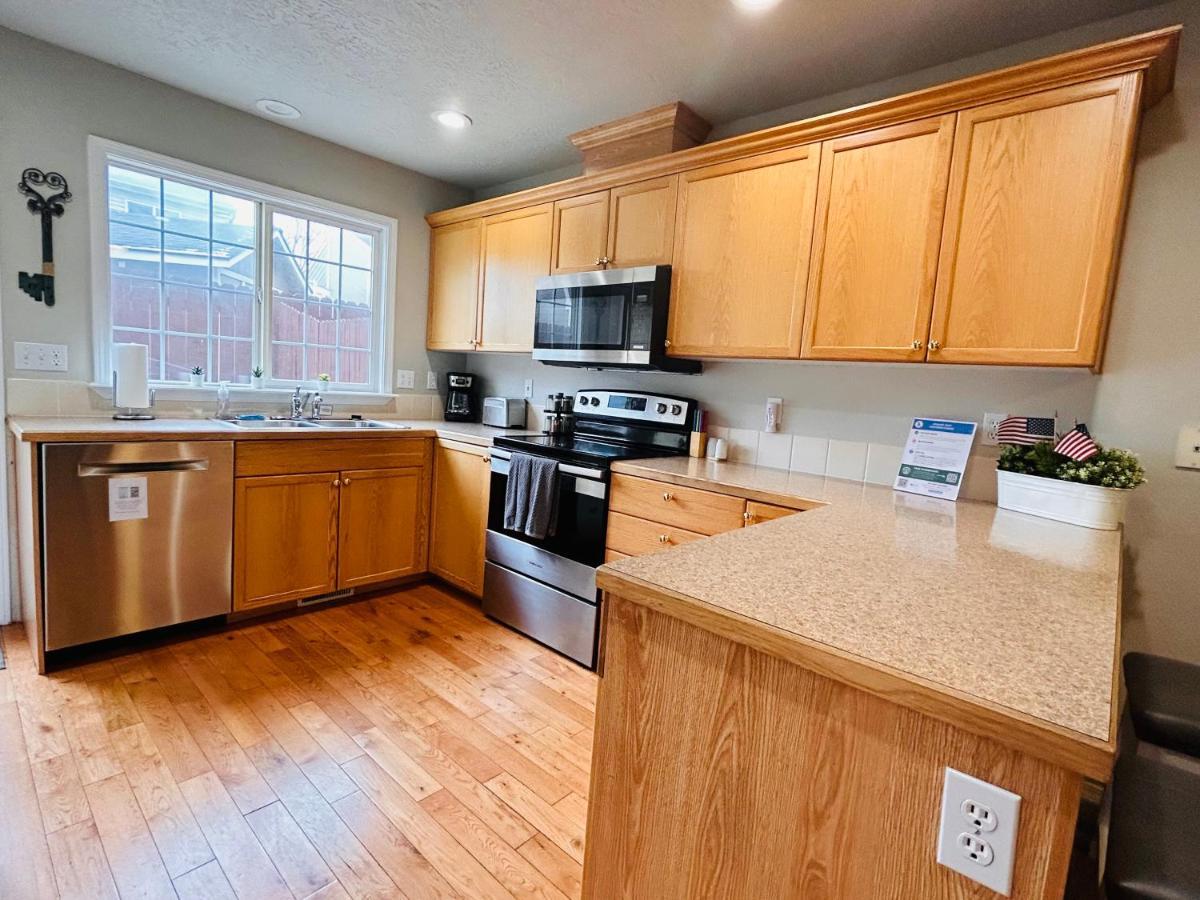 The Getaway Se Boise Condo Across The Street From Greenbelt, Bown Crossing And Boise River 3Bd 3Bath, 4 Beds! Lovely, Homey, Dining Table Seats 6 외부 사진