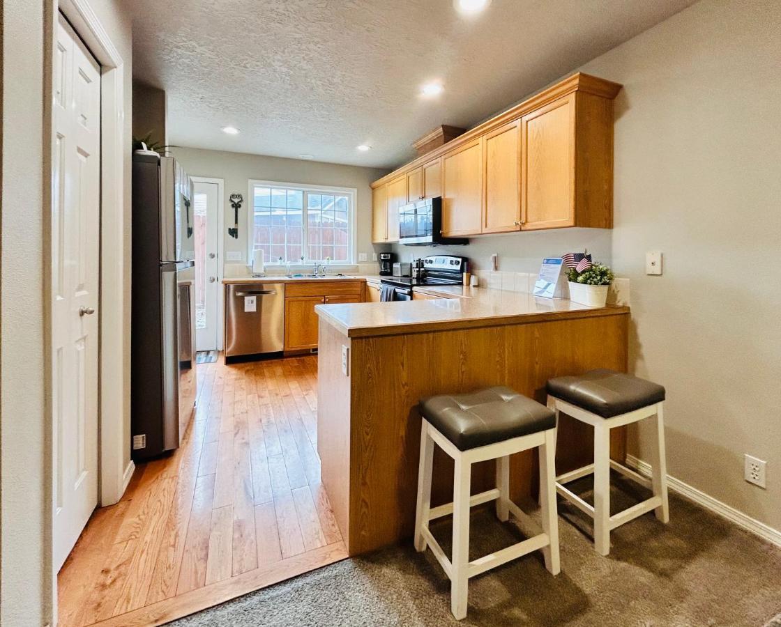 The Getaway Se Boise Condo Across The Street From Greenbelt, Bown Crossing And Boise River 3Bd 3Bath, 4 Beds! Lovely, Homey, Dining Table Seats 6 외부 사진